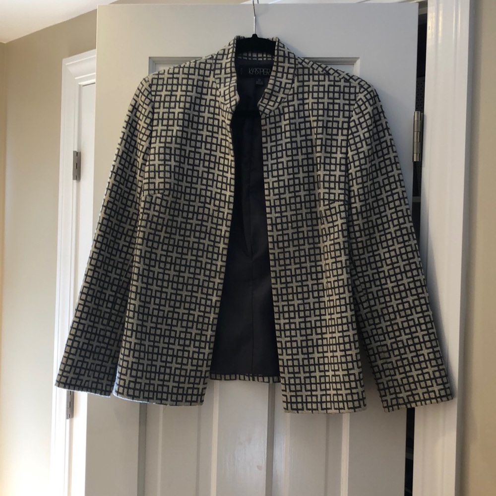 Gray and white patterned blazer